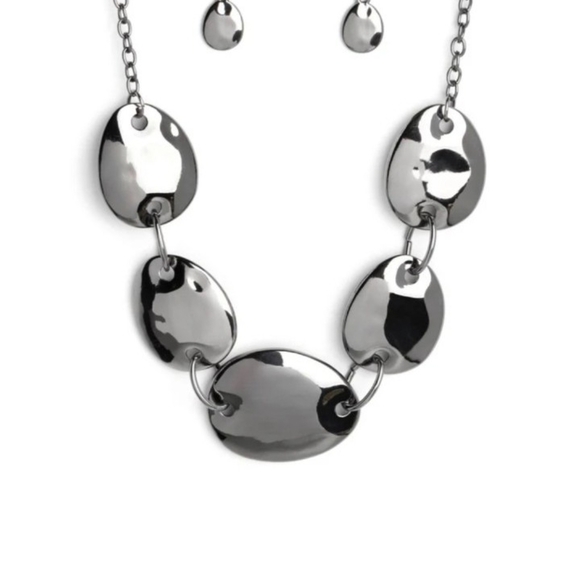 Paparazzi Shiny Black Necklace Set That RING You Do Oversized Fashion Jewelry - Picture 1 of 4